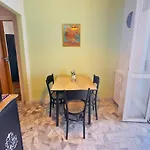 Il Duomo Dietro L\'Angolo, Con Terrazzino