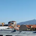 Il Duomo Dietro L\'Angolo, Con Terrazzino